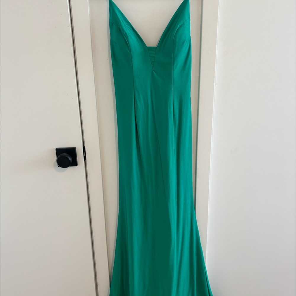Elegant Emerald Green Evening Gown